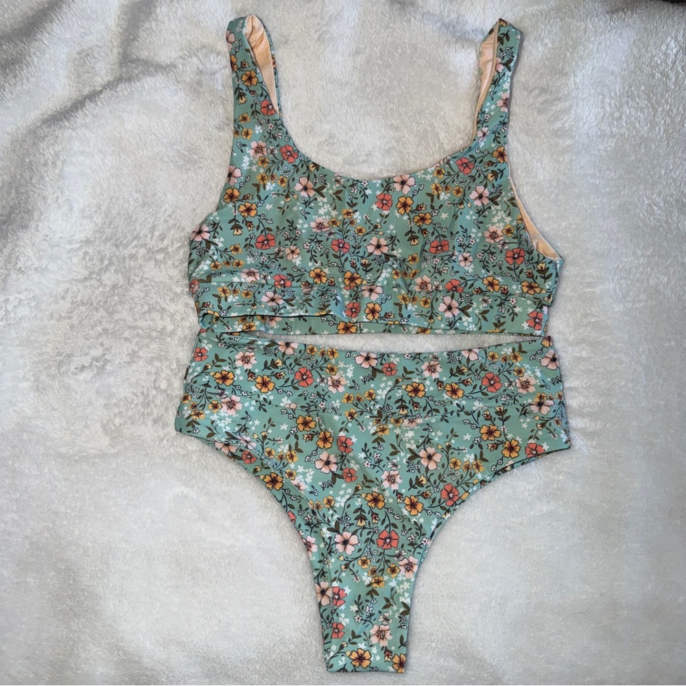 NWOT Small Kulani Kinis Gigi Bikini
